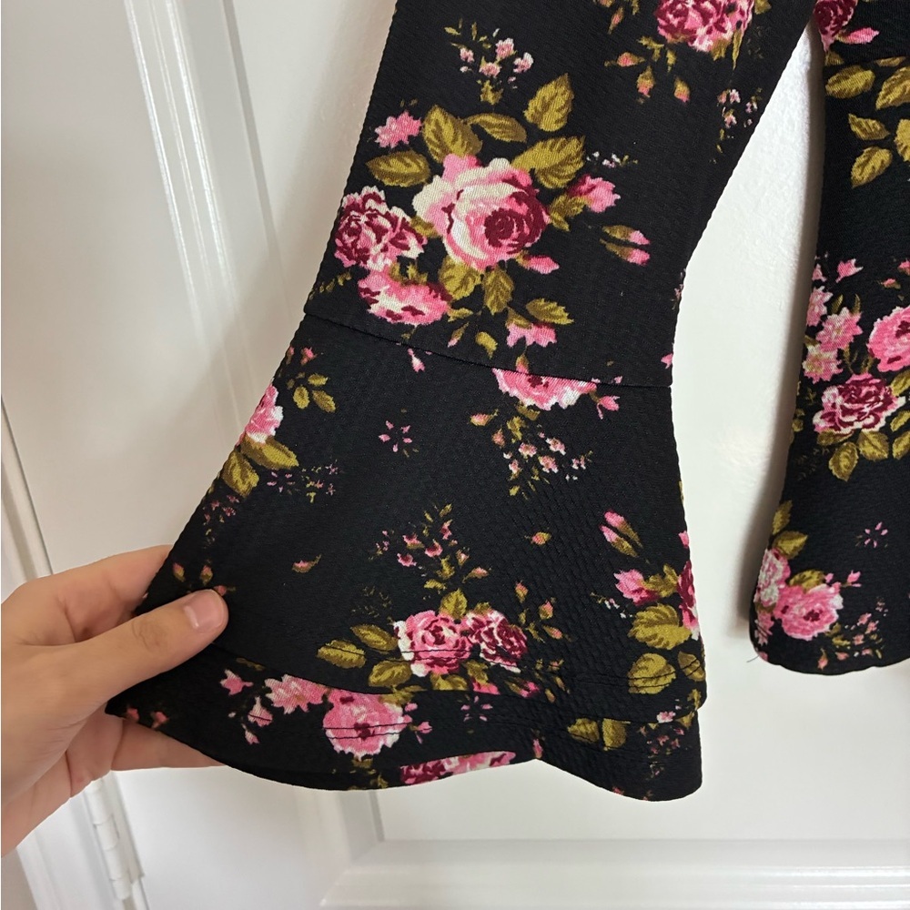 Goth Black & Floral Zipper Front Comfortable Material Bell Sleeve Cuff 2X-3X - Picture 6 of 13